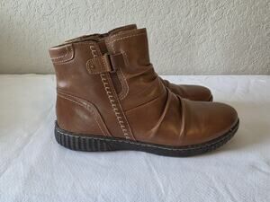 Clarks Collection Womens 12 M Brown Ankle Boots Ruched Side Zip Comfort 26170658